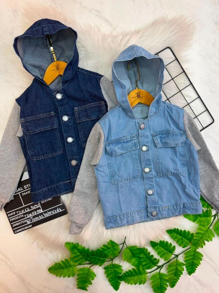 Jaqueta Jeans Infantil com Mangas de Moletom e Capuz