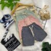 WhatsApp Image 2026-08-03 at 12.00.20 (2) Kit 2 Bermudas Infantis Listradas – Cores Sortidas
